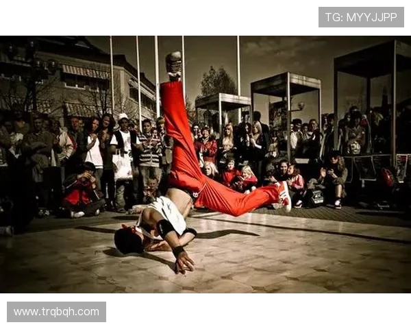 杭州街舞队整体压制现象解析与街舞文化的深层影响探讨 杭州街舞队整体压制现象解析与街舞文化的深层影响探讨