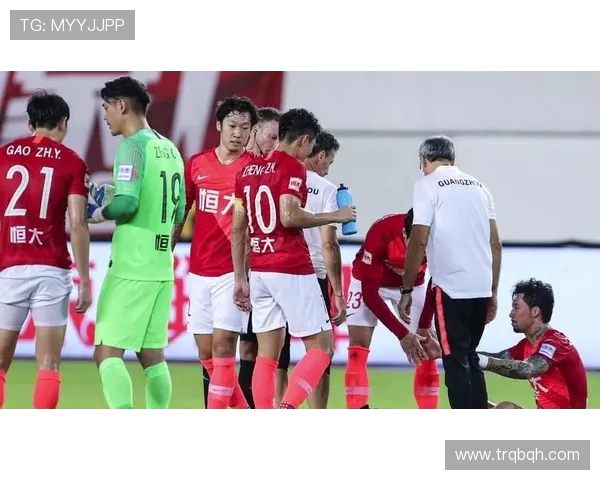 广州恒大与深圳海报对决精彩纷呈引发球迷热议与期待 广州恒大与深圳海报对决精彩纷呈引发球迷热议与期待